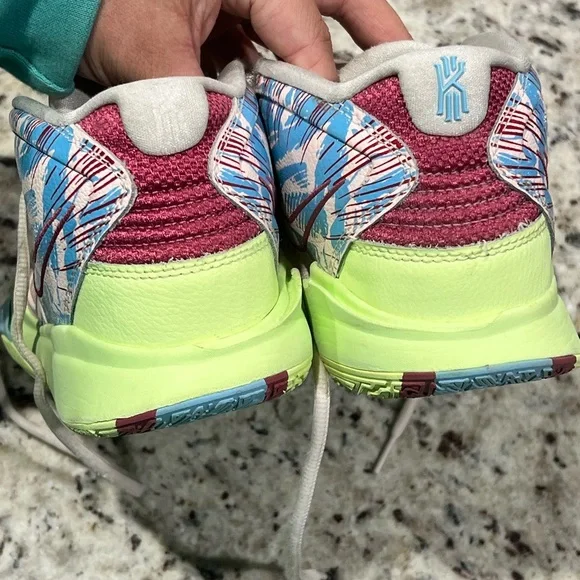 Nike 2022
Kyrie Infinity EP '1 World 1 People - Soft Pink' - Picture 5 of 8